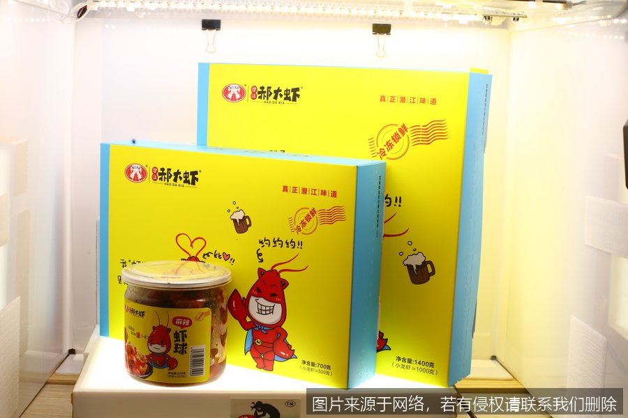麻辣小龙虾酱贴牌和自研哪个更划算