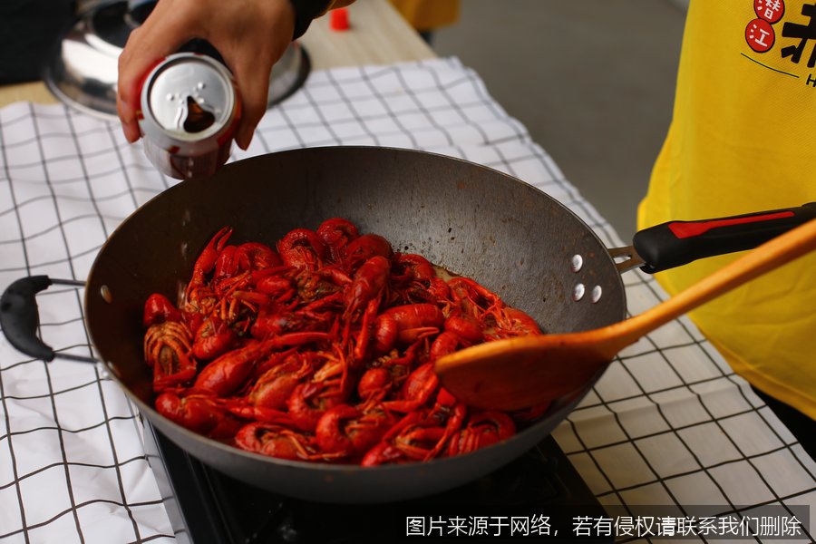 餐饮店怎么定制专属十三香味小龙虾料