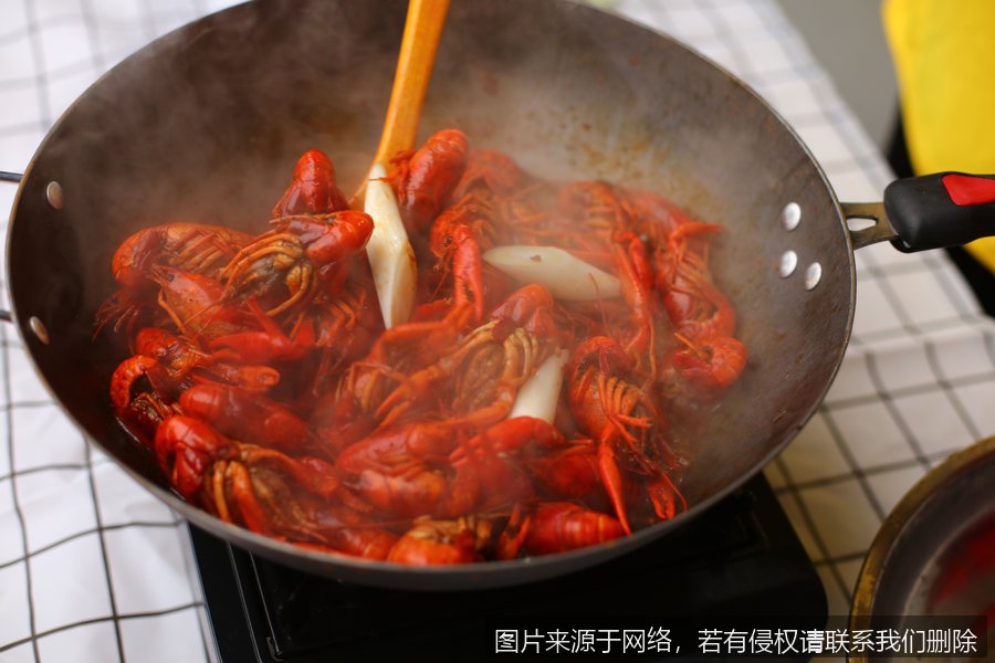 小龙虾处理：冻品怎么解冻