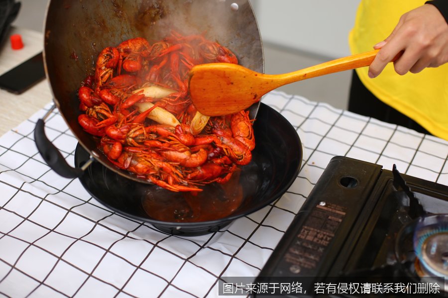 小龙虾餐饮：外卖小龙虾店